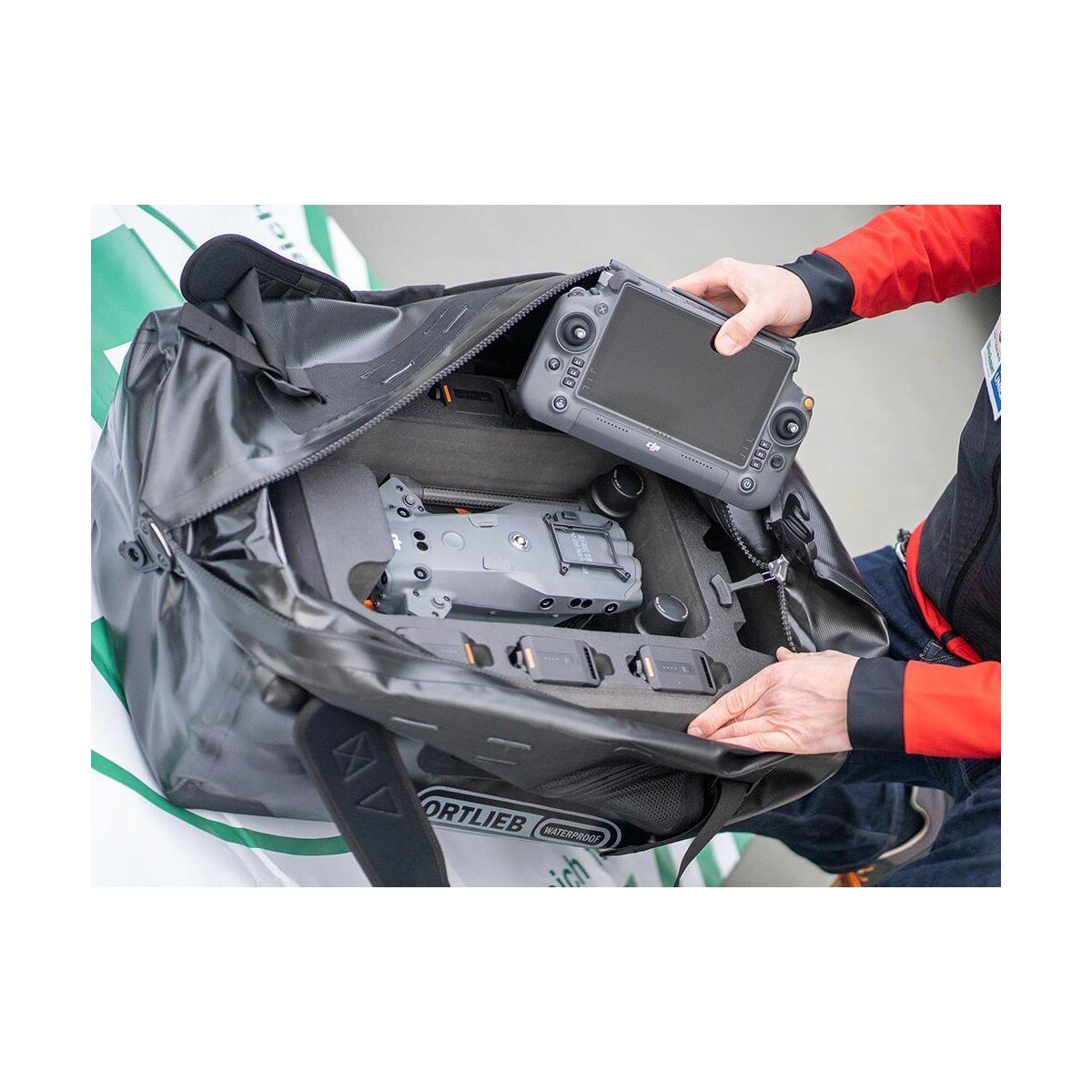 dji-m30-serie-rucksackloesung-ortlieb-duffle-black4.jpg
